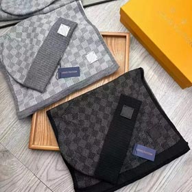 Шарф и шляпа Louis Vuitton  